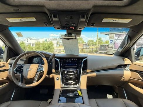 Used 2019 Cadillac Escalade Platinum AWD/4WD image 12