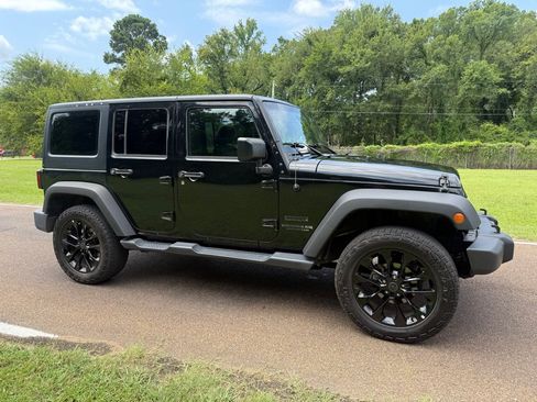Used 2017 Jeep Wrangler Unlimited Sport w/ Quick Order Package 24S AWD/4WD image 4