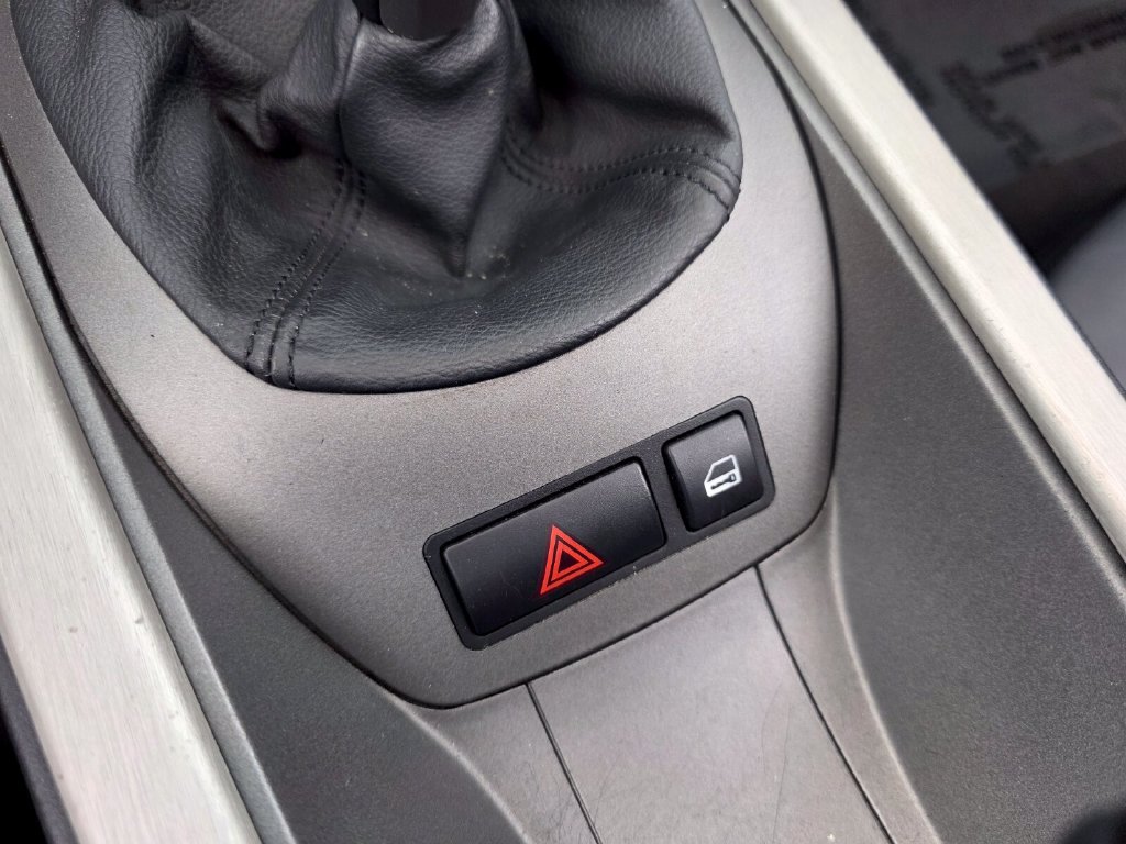 Used 2004 BMW Z4 3.0i RWD image 23