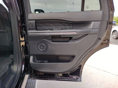 Used 2024 Ford Expedition Platinum AWD/4WD image 22