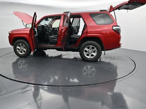 Used 2024 Toyota 4Runner SR5 AWD/4WD image 28
