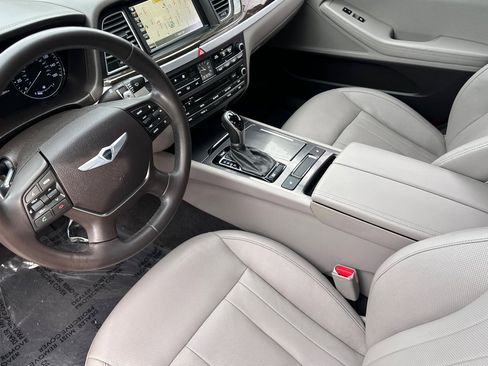 Used 2015 Hyundai Genesis 3.8 image 10