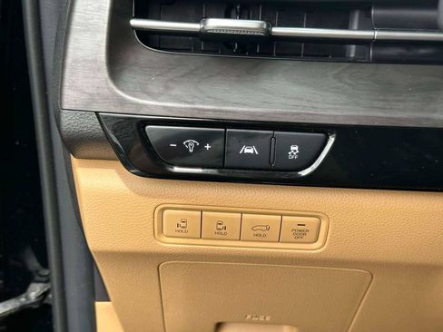 Used 2024 Kia Carnival EX FWD image 20