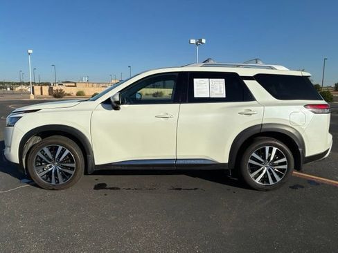 Certified 2023 Nissan Pathfinder Platinum FWD image 3