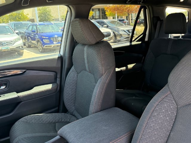 Used 2023 Honda Pilot Sport image 14