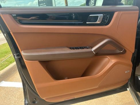 Used 2019 Porsche Cayenne image 11