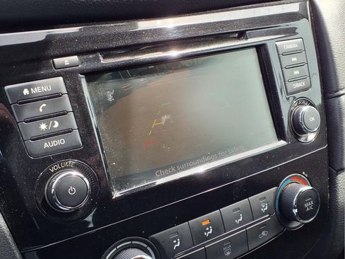 Used 2019 Nissan Rogue S image 18