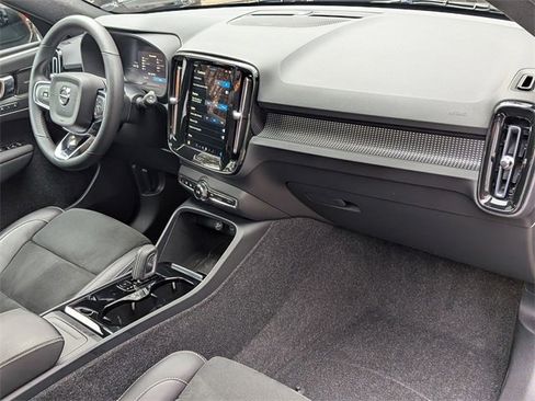 Used 2022 Volvo XC40 P8 Recharge Ultimate image 27