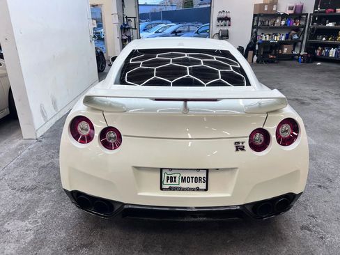 Used 2015 Nissan GT-R Premium image 5