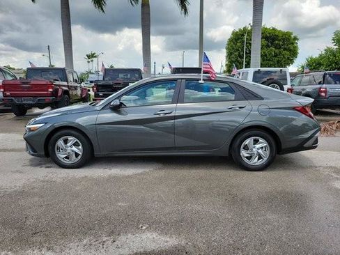 Certified 2026 Hyundai Elantra SE FWD image 8