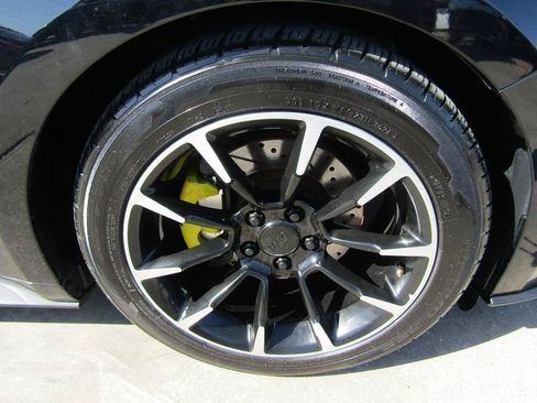 Used 2018 Ford Mustang Coupe RWD image 7