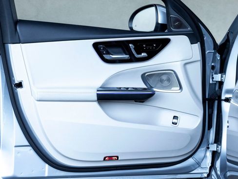 New 2025 Mercedes-Benz C 300 Sedan image 10