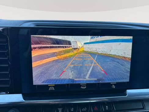 Used 2024 Chevrolet Silverado 3500 LT w/ Convenience Package image 10