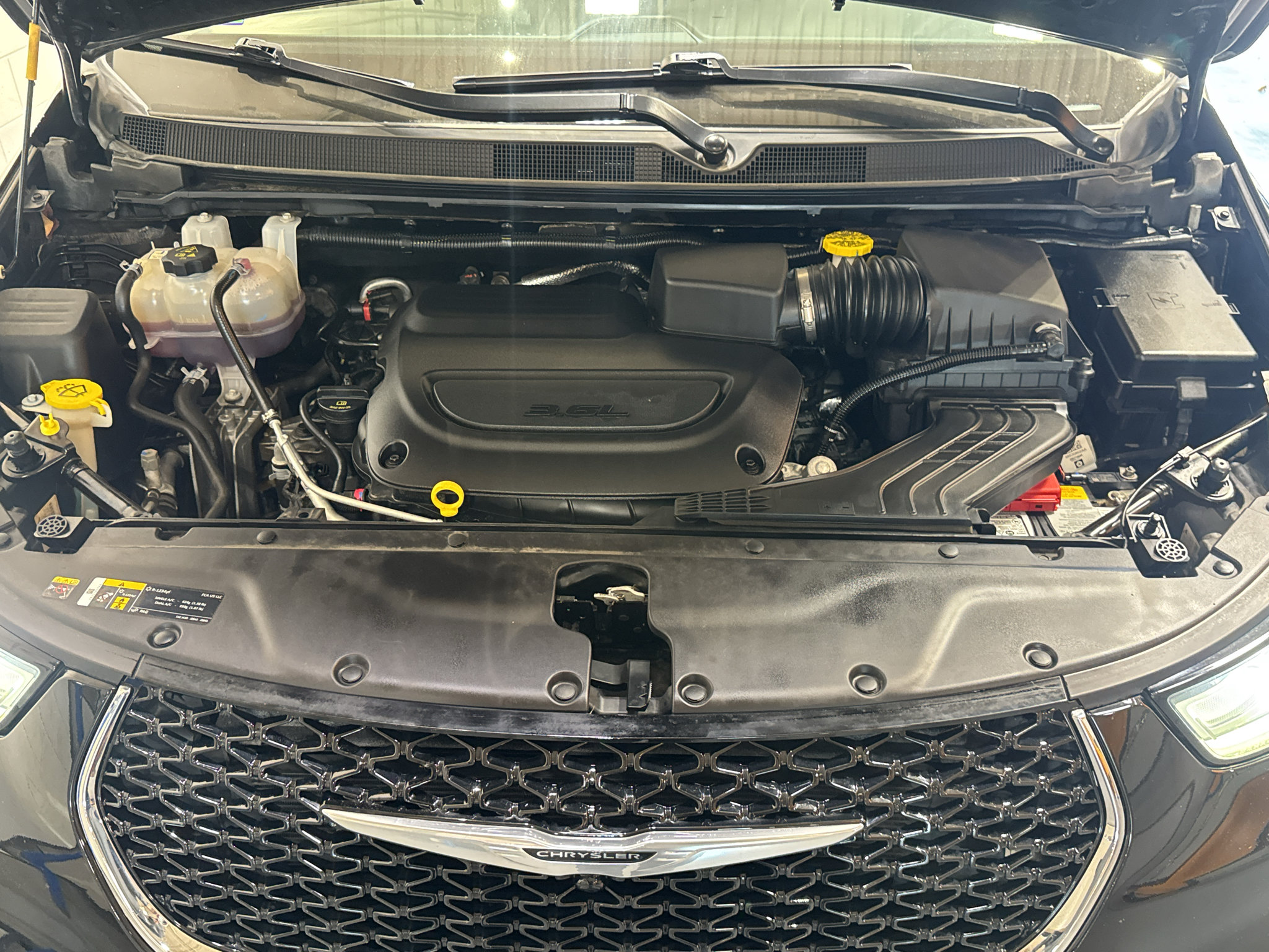 Used 2024 Chrysler Pacifica Touring-L FWD image 37