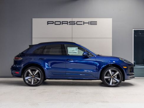 Certified 2025 Porsche Macan image 8