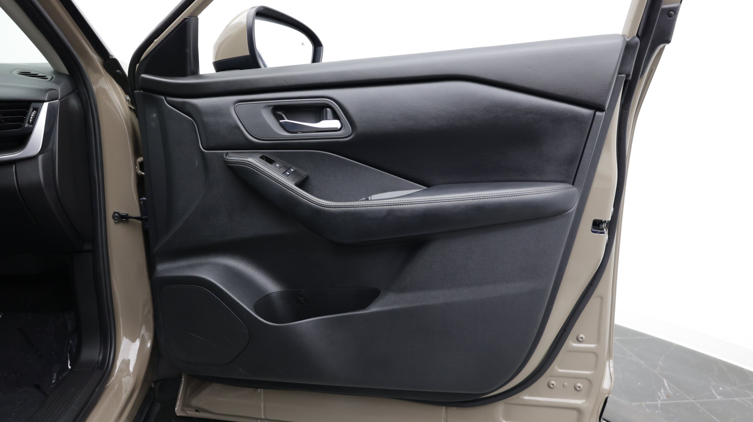 Used 2025 Nissan Rogue SV FWD image 36