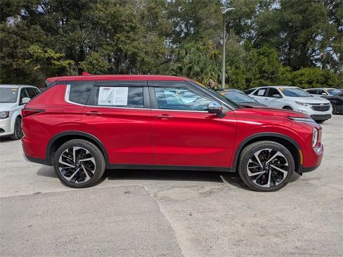 Used 2022 Mitsubishi Outlander SE image 3