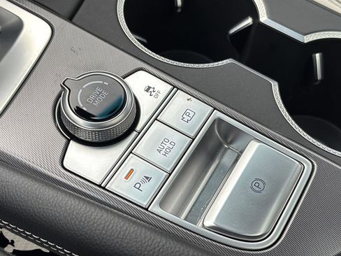 Certified 2025 Genesis G70 2.5T w/ Sport Prestige Package image 33