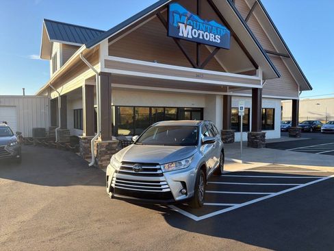 Used 2019 Toyota Highlander XLE image 1