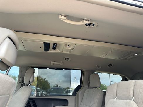 Used 2013 Dodge Grand Caravan Crew w/ Entertainment Group 1 image 12