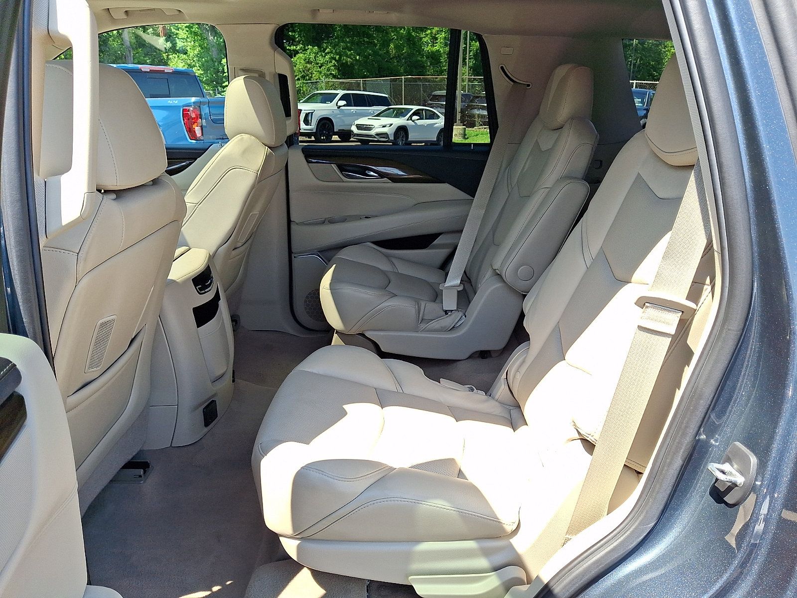 Used 2020 Cadillac Escalade Luxury w/ LPO, Radiant Package AWD/4WD image 11