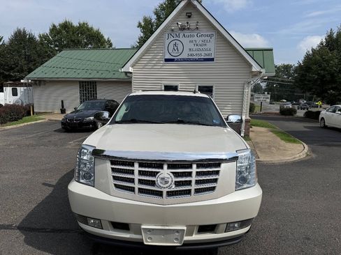 Used 2010 Cadillac Escalade 2WD image 2