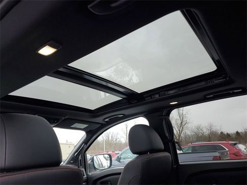 Used 2024 Nissan Titan PRO-4X w/ Pro-4x Convenience Package image 11