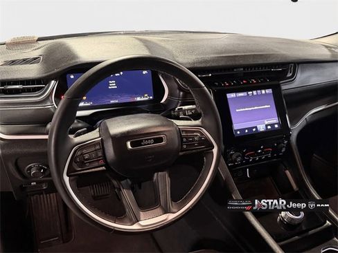 Used 2023 Jeep Grand Cherokee Altitude image 7