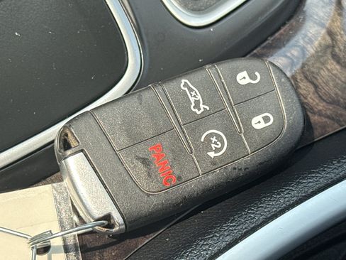 Used 2021 Chrysler 300 Touring L AWD/4WD image 39