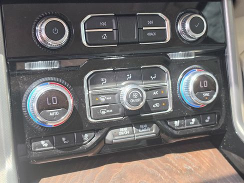 Used 2022 GMC Yukon Denali w/ Advanced Technology Package AWD/4WD image 17