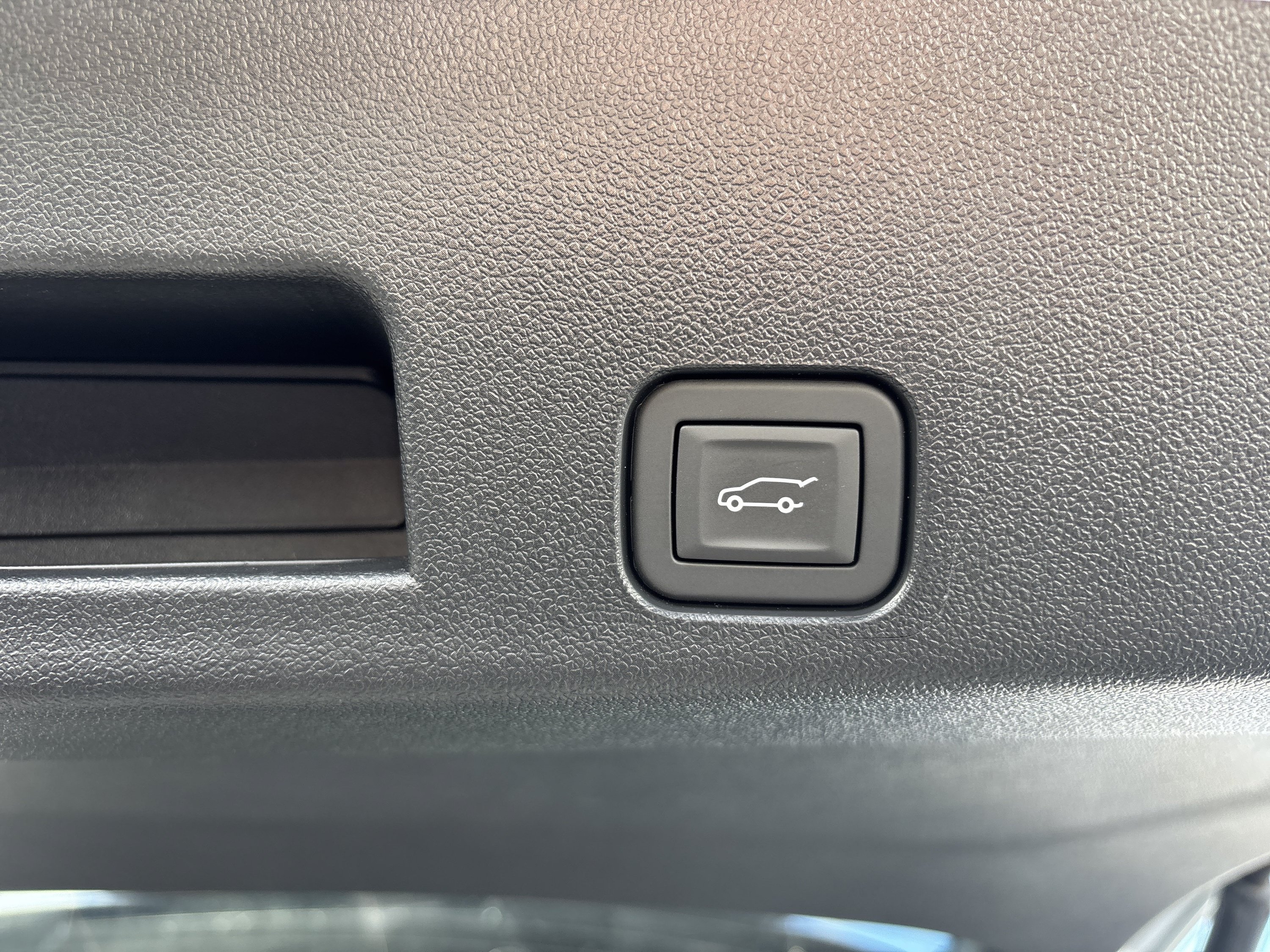 Used 2026 Chevrolet Traverse LT w/ LPO, Floor Liner Package AWD/4WD image 11
