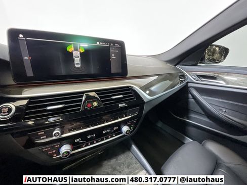 Used 2022 BMW 540i w/ Convenience Package image 25