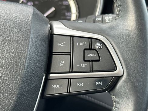 Used 2022 Toyota Highlander XLE image 28