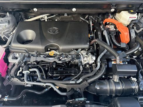 Used 2024 Toyota RAV4 LE AWD/4WD image 33