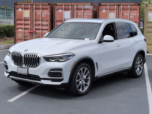 Certified 2023 BMW X5 xDrive40i w/ Premium Package AWD/4WD image 5