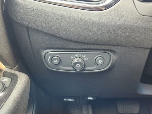 Used 2024 Chevrolet Equinox Premier image 25