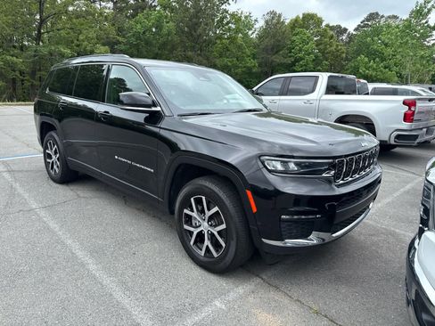 Used 2024 Jeep Grand Cherokee L Limited w/ Luxury Tech Group II image 2