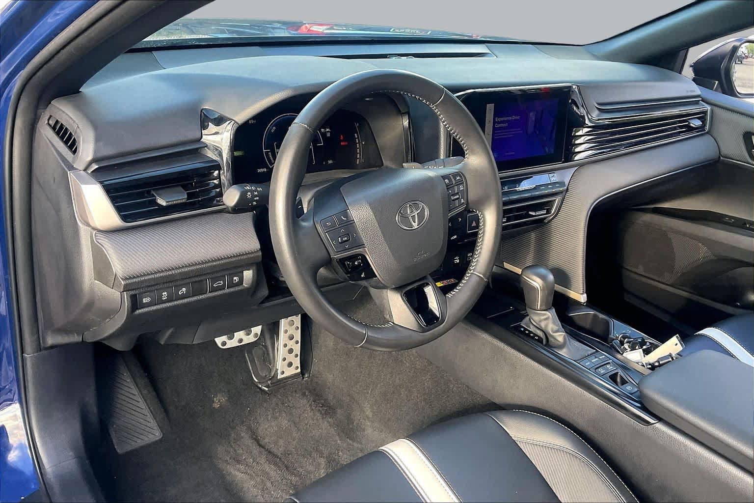 Used 2025 Toyota Camry SE FWD image 17