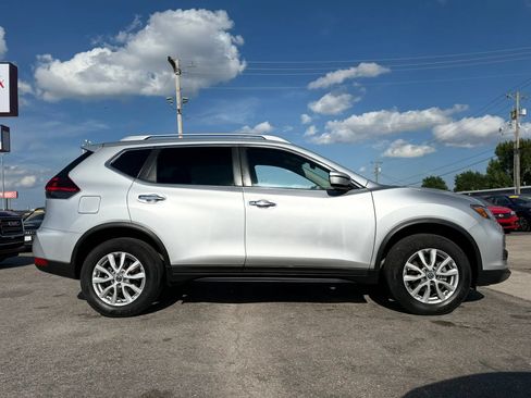Used 2018 Nissan Rogue SV AWD/4WD image 2