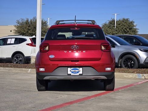 Certified 2025 Hyundai Venue Limited image 7