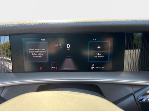 New 2025 Volkswagen Tiguan SE image 22