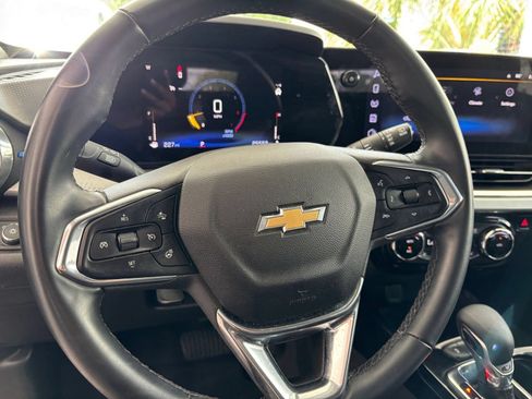 Used 2025 Chevrolet Trax LT w/ LT Convenience Package FWD image 28