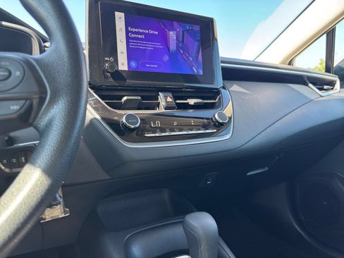 Used 2025 Toyota Corolla LE FWD image 17