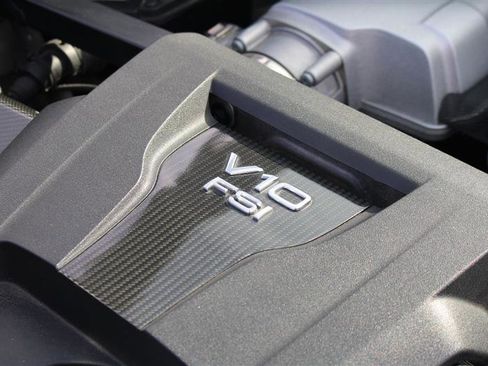 Used 2018 Audi R8 V10 w/ Carbon Exterior Package image 24