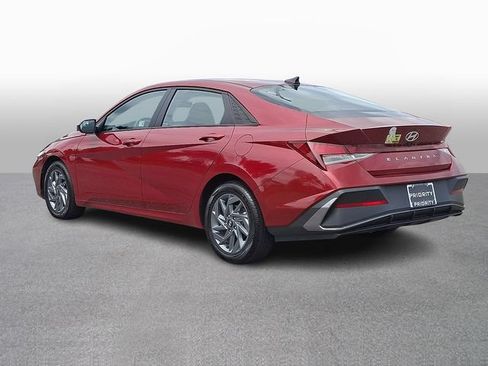 Used 2024 Hyundai Elantra SEL FWD image 6