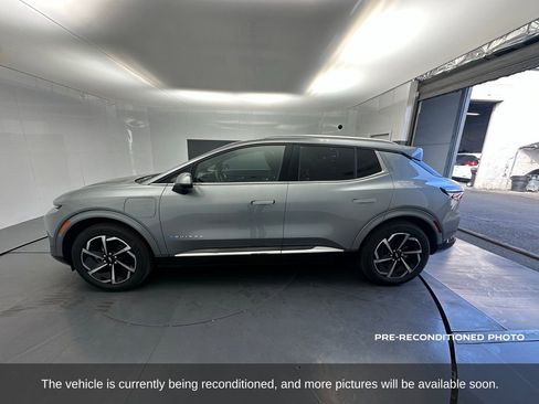 Used 2025 Chevrolet Equinox EV LT w/ Convenience Package image 2