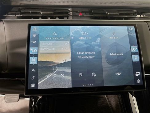 Used 2025 Land Rover Range Rover Sport SE image 16