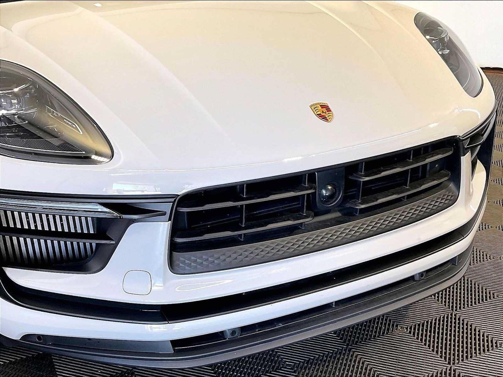 Certified 2023 Porsche Macan S AWD/4WD image 35