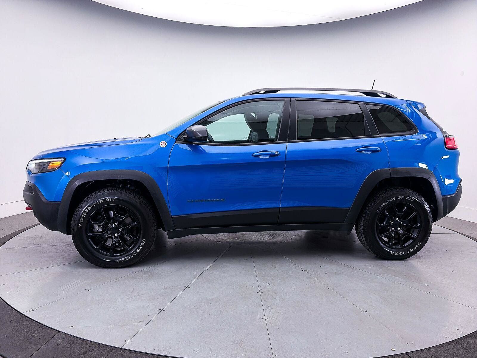 Used 2019 Jeep Cherokee Trailhawk w/ Cold Weather Group AWD/4WD image 38