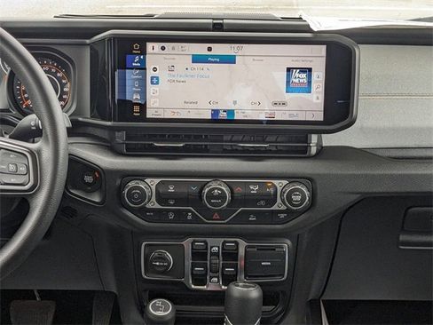 New 2025 Jeep Gladiator Sport image 17